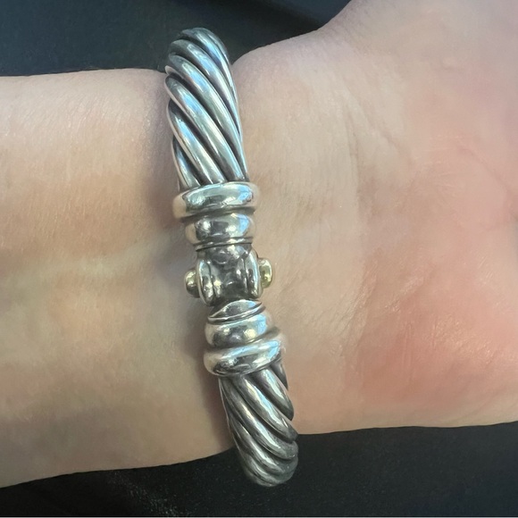 David Yurman 10mm Cable Bracelet with 3 sections. RETIRED AND RARE find! 🤍 💛 - Picture 13 of 15